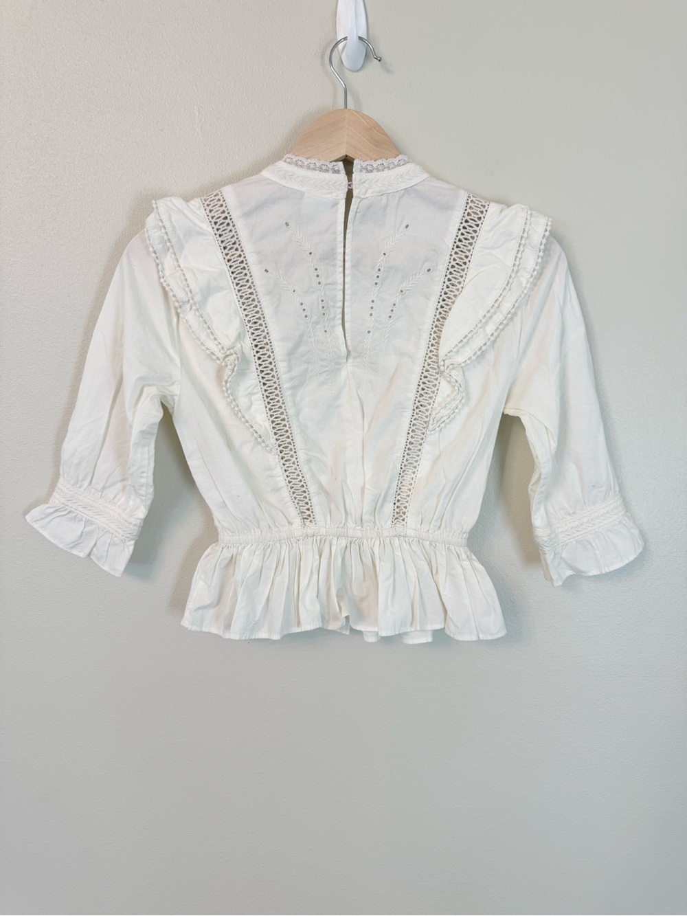 Aritzia Sunday Best Britta Blouse Ivory Eyelet Ruffle XXS Victorian Cottage Boho - Picture 8 of 11